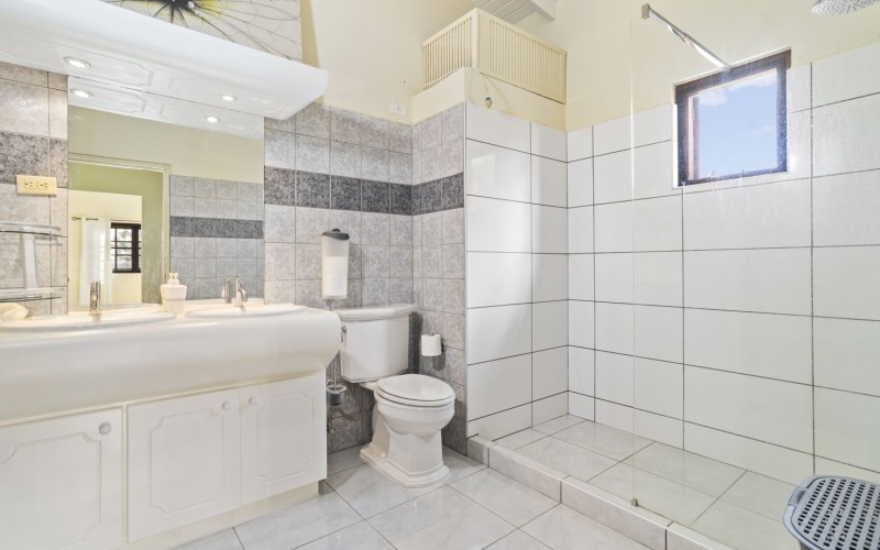 Andrea Cabalzar 📧 andrea.cabalzar@kwbonaire.com  📞 +599 785 82 78